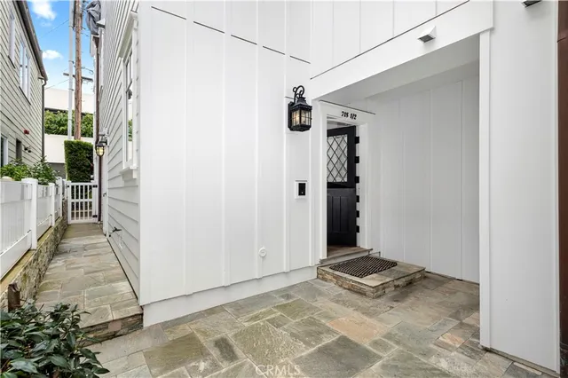 $3,295,000 | 718 1/2 Poinsettia Avenue, Corona del Mar, CA 92625