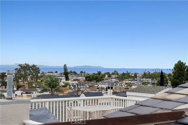 $3,295,000 | 718 1/2 Poinsettia Avenue, Corona del Mar, CA 92625