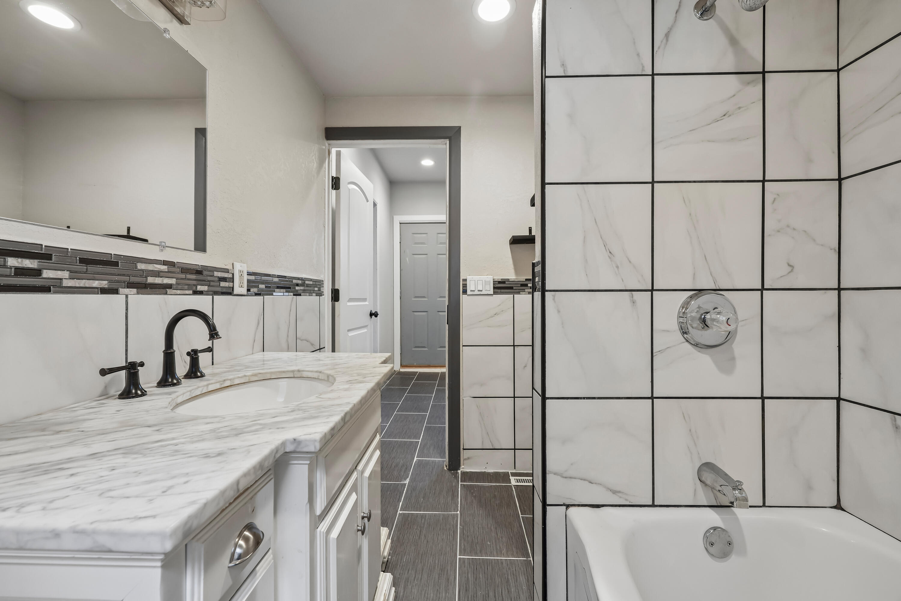 1222 Summit Avenue Racine, WI 53404 - Photo 11 of 22 11-print-Summit Ave-S2506-011