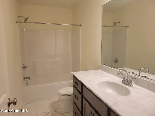 $583,900 | 933 Ridgeview Circle, Castleton-on-Hudson, NY 12033