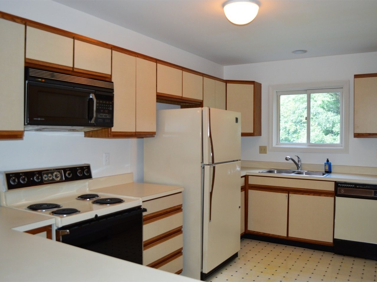 184 Locust Hill Road Shelburne, VT 05482 - Photo 5 of 24 Gallery Image 5