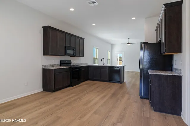 $1,950 | 225 Wakely Court, Lafayette, LA 70506