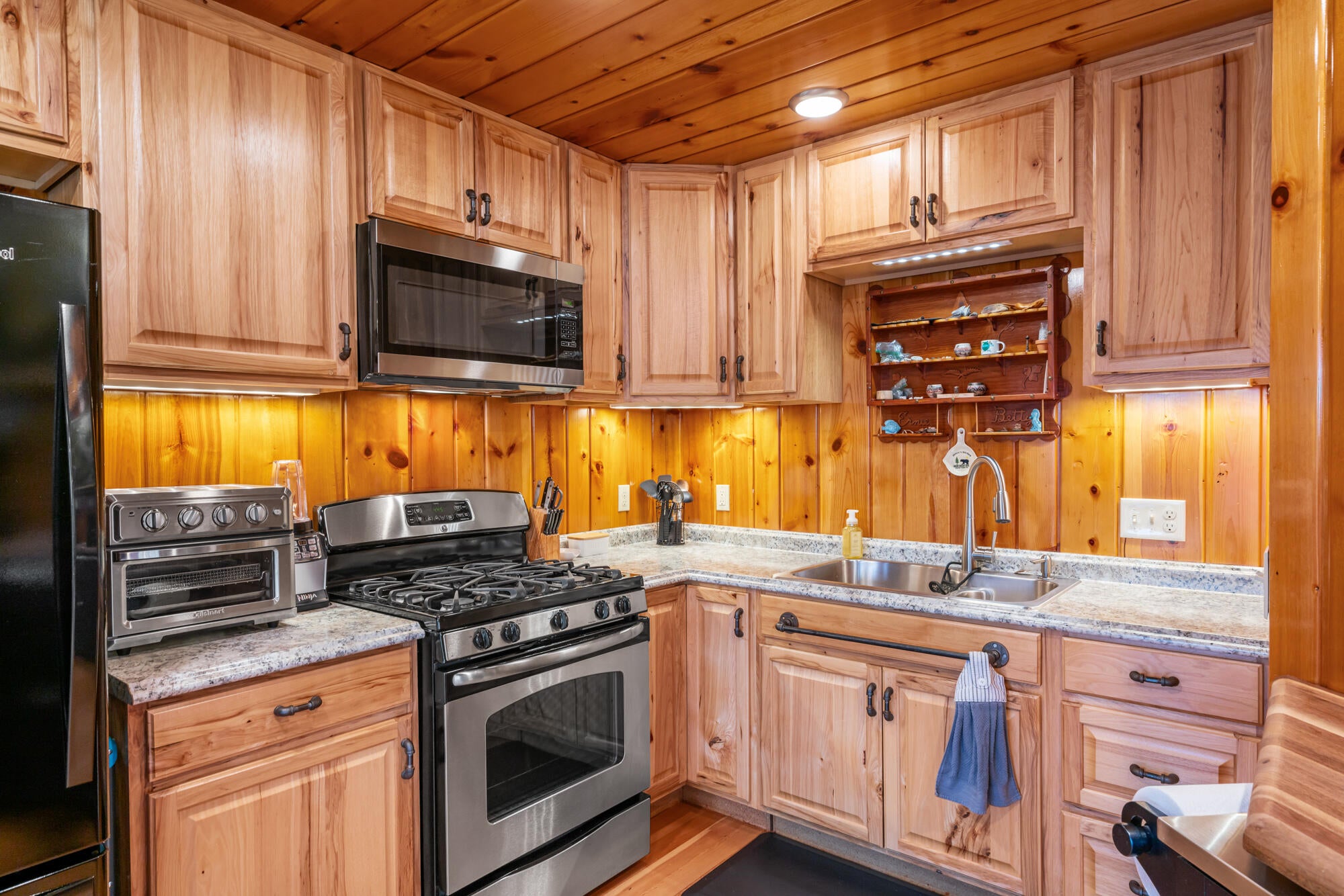 2286 Maxwell Road Petoskey, MI 49770 - Photo 5 of 49 Gallery Image 5