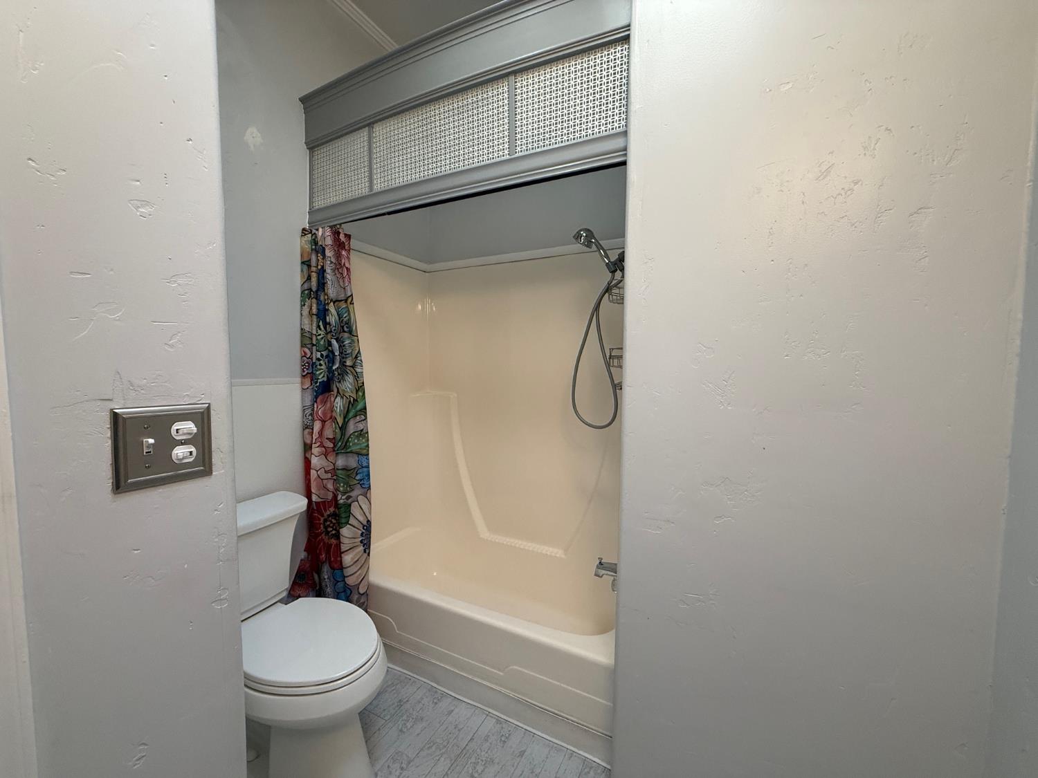 908 Atlantic Street, Unit 33 Roseville, CA 95678 - Photo 16 of 31 a bathroom with a shower toilet and sink