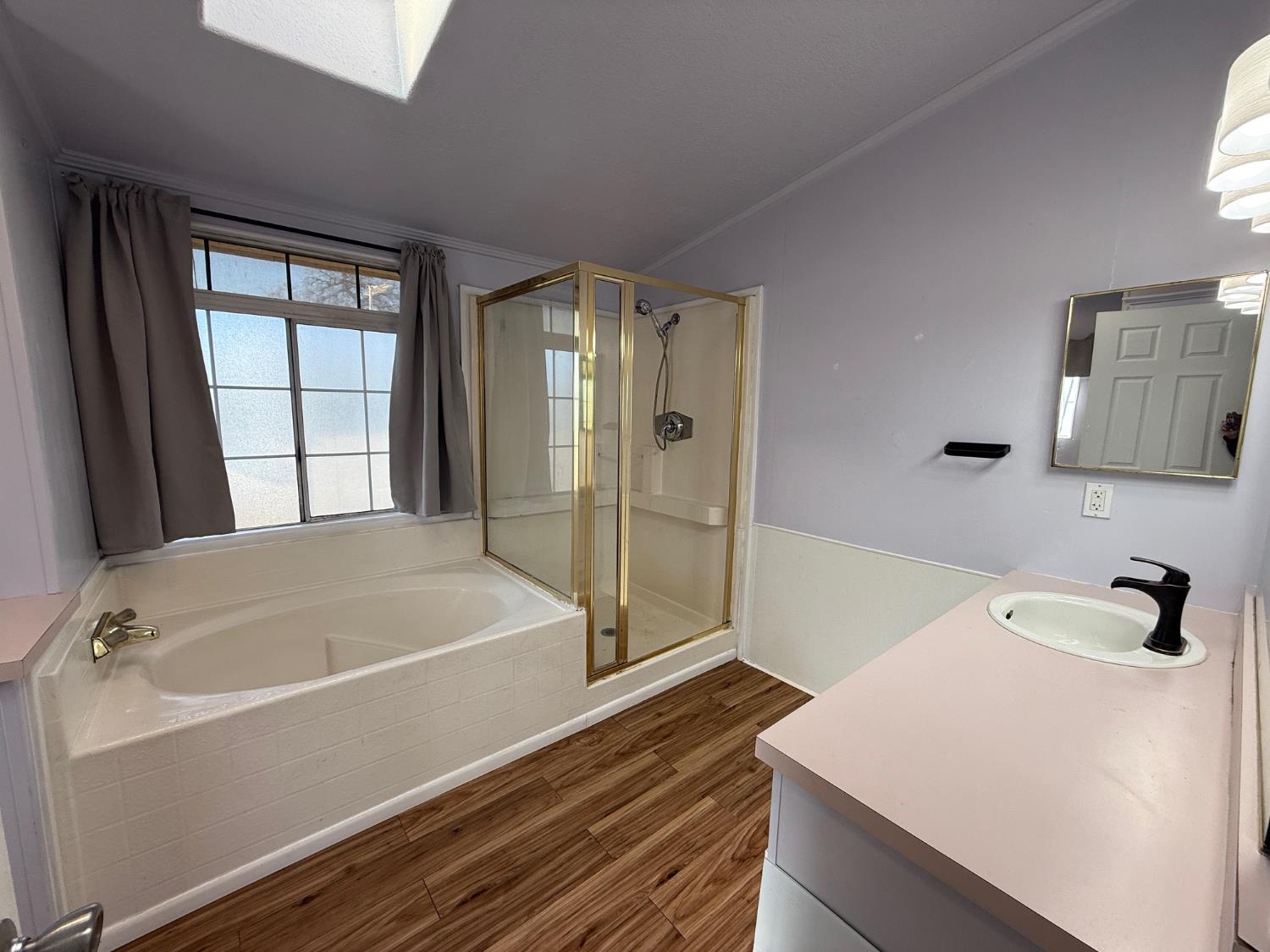 908 Atlantic Street, Unit 33 Roseville, CA 95678 - Photo 30 of 31 a bathroom with a bathtub and a sink