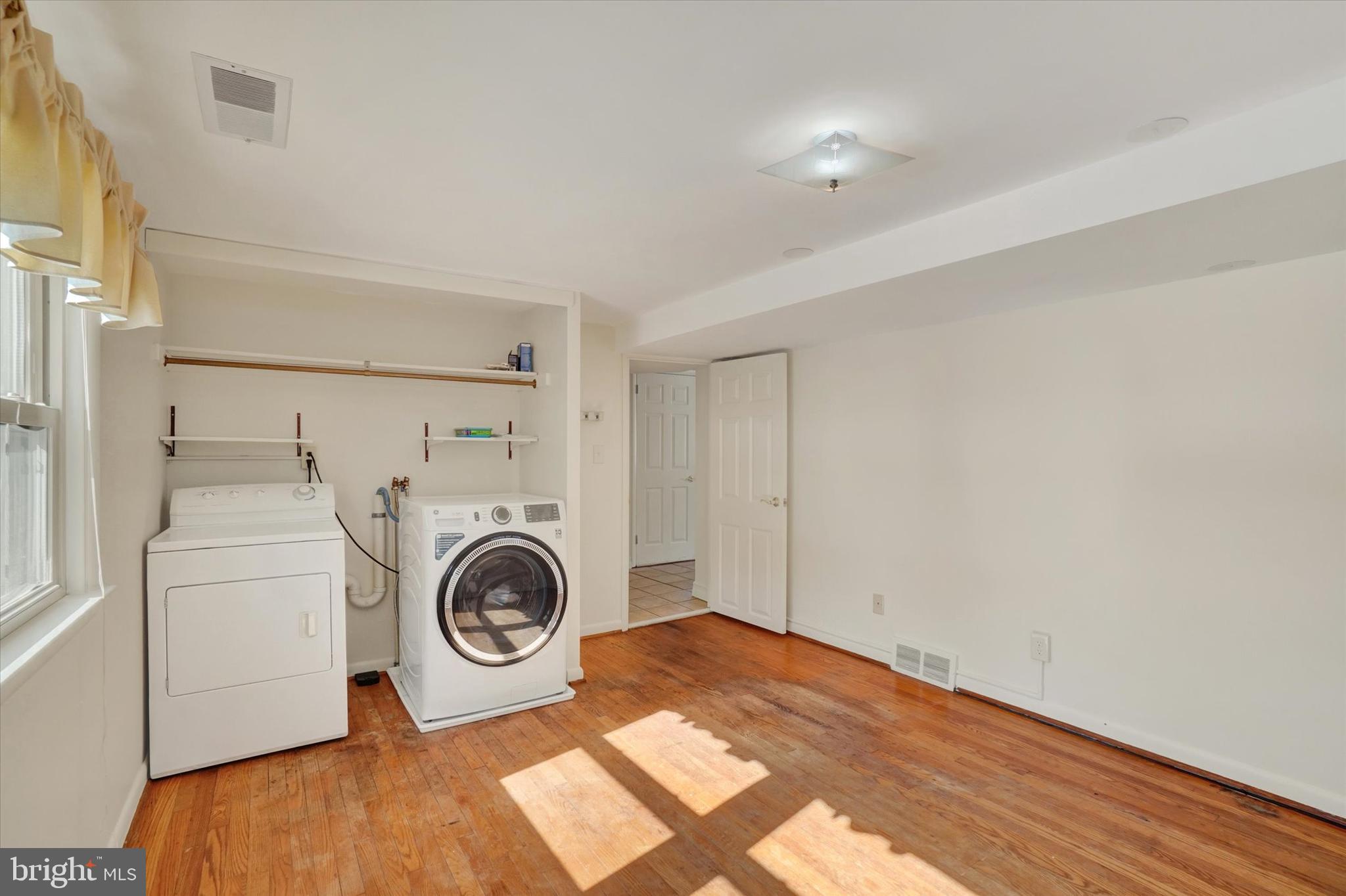2670 Raleigh Drive York, PA 17402 - Photo 7 of 33 a utility room with dryer and washer