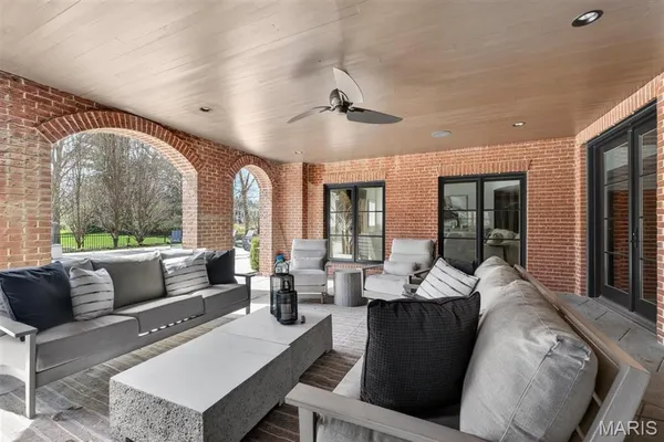 $3,299,000 | 40 Lynnbrook Road, Frontenac, MO 63131