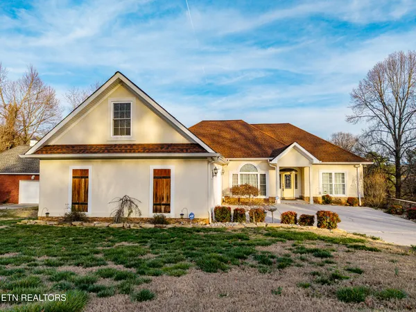 $899,000 | 210 Indian Shadows Drive, Maryville, TN 37801