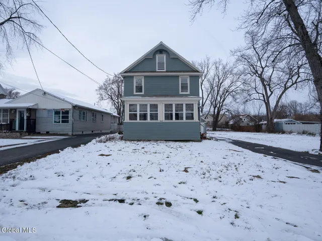 $385,000 | 21 Bruen Court, East Greenbush, NY 12144