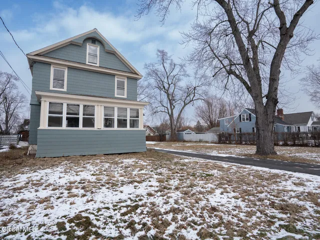 $385,000 | 21 Bruen Court, East Greenbush, NY 12144