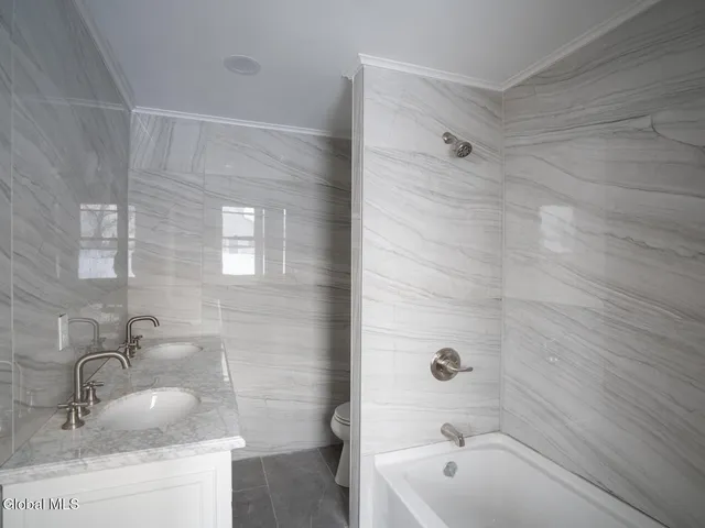 $385,000 | 21 Bruen Court, East Greenbush, NY 12144