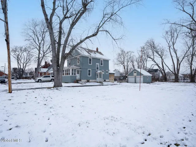 $385,000 | 21 Bruen Court, East Greenbush, NY 12144