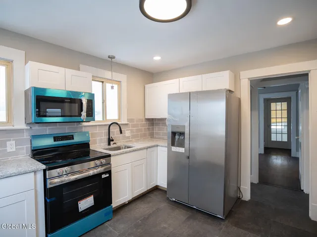 $385,000 | 21 Bruen Court, East Greenbush, NY 12144