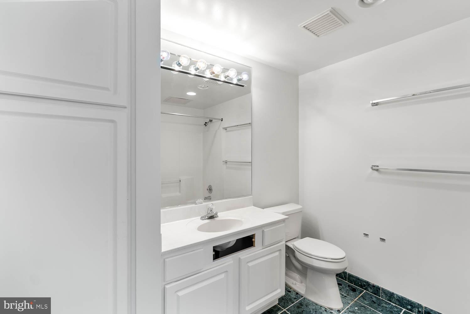 901 North Monroe Street, Unit 1414 Arlington, VA 22201 - Photo 5 of 23