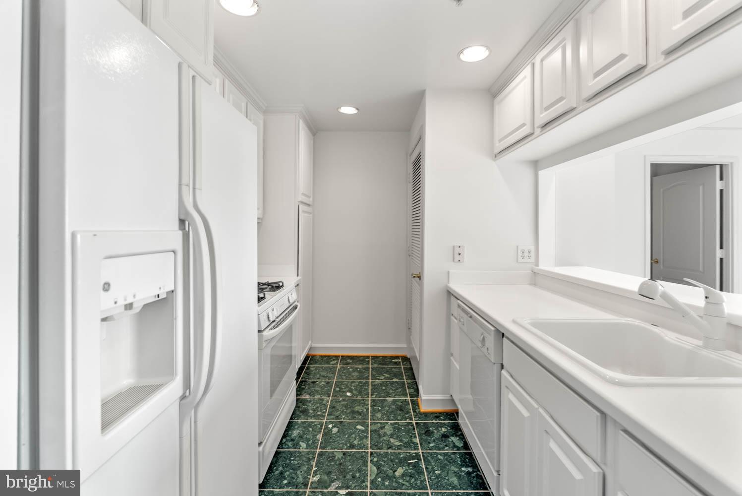 901 North Monroe Street, Unit 1414 Arlington, VA 22201 - Photo 7 of 23