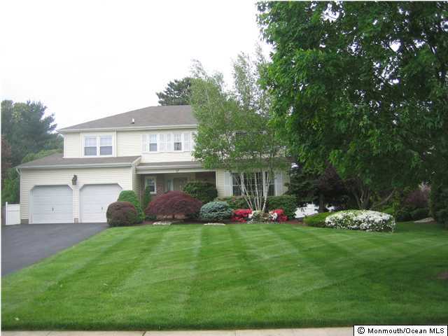 17 Rowena Road Manalapan, NJ 07726 - Photo 1 of 3 Primary Photo