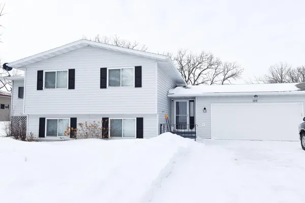 $210,000 | 107 Harding Street, Karlstad, MN 56732
