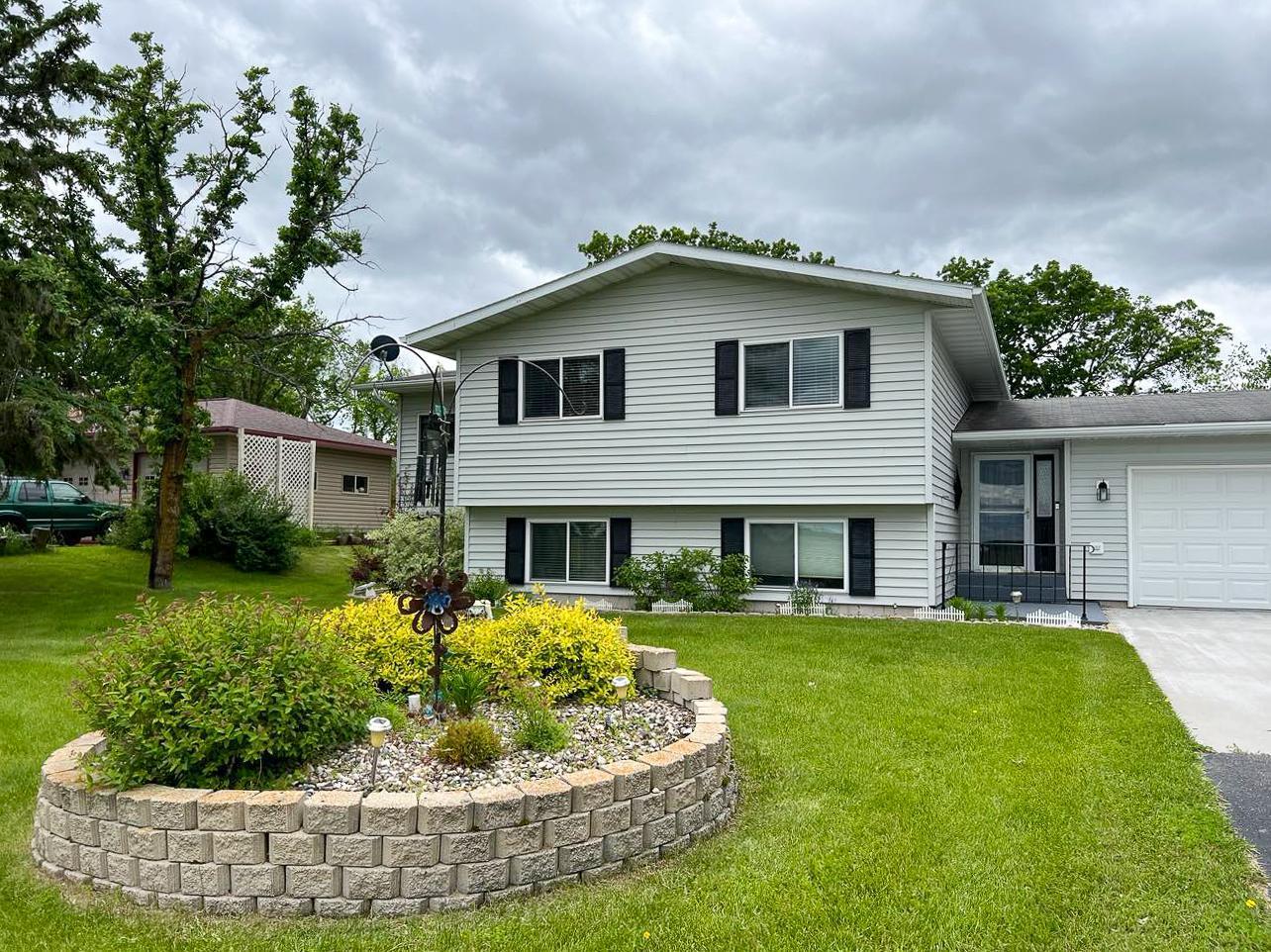 107 Harding Street Karlstad, MN 56732 - Photo 2 of 43