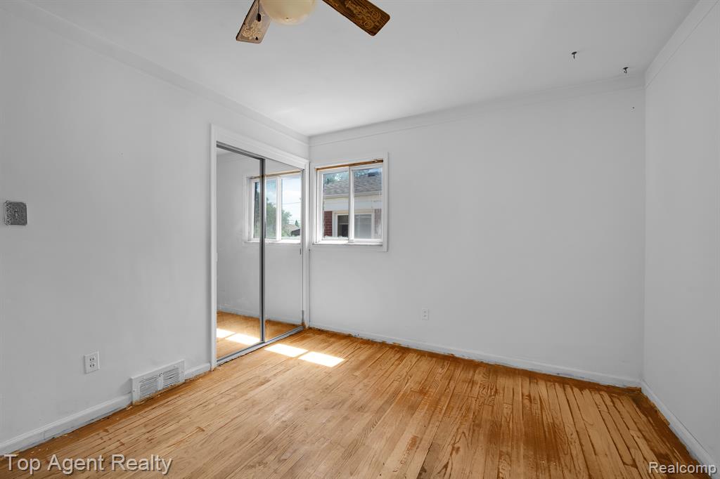 23303 Teppert Avenue Eastpointe, MI 48021 - Photo 17 of 32