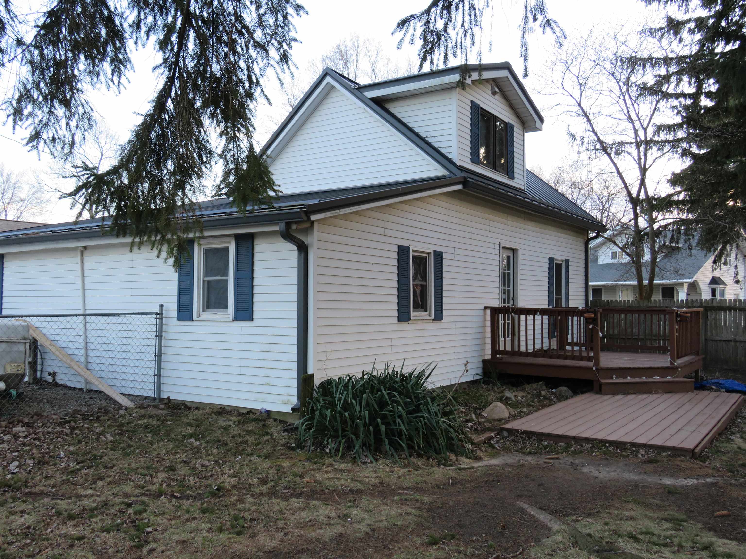 312 Center Street Argos, IN 46501 - Photo 3 of 33