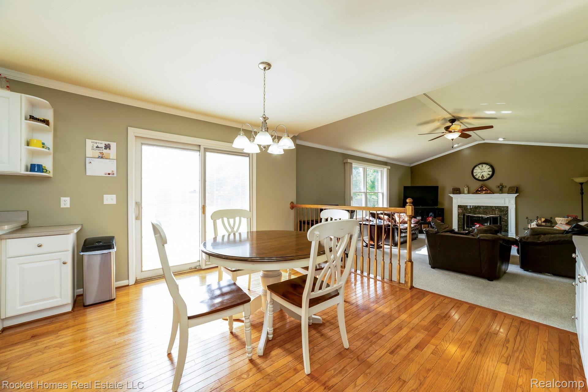 2738 Santia Road Troy, MI 48085 - Photo 7 of 43 006-photo-breakfast-nook-7251892.jpg