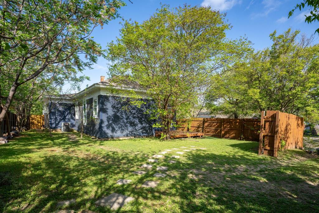 918 Elsbeth Street Dallas, TX 75208 - Photo 23 of 35