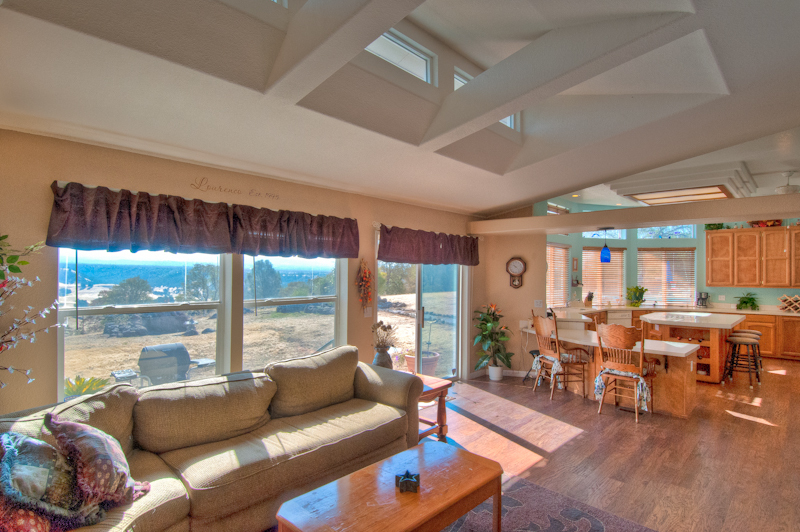 12608 Oak Run Road Oak Run, CA 96069 - Photo 18 of 53 Large Family Room