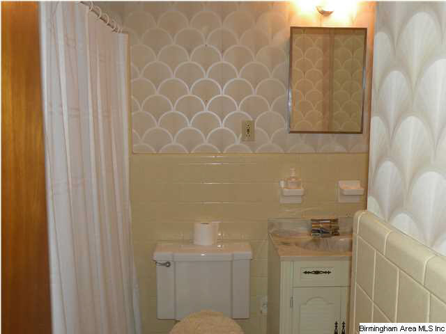 902 Hickory Street West Sylacauga, AL 35150 - Photo 12 of 15