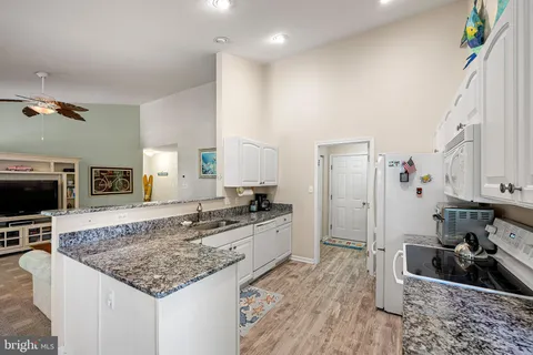 $425,000 | 33550 Suffolk Lane, Unit 76, Ocean View, DE 19970