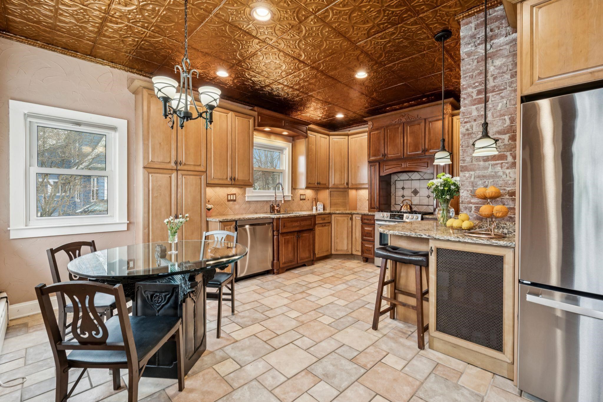 944 Chestnut Street Manchester, NH 03104 - Photo 13 of 49