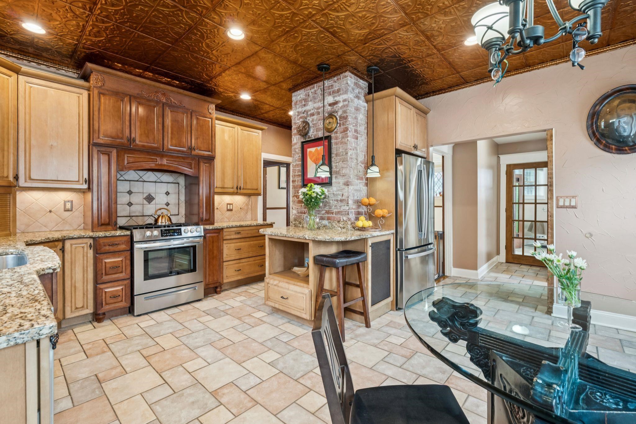 944 Chestnut Street Manchester, NH 03104 - Photo 15 of 49