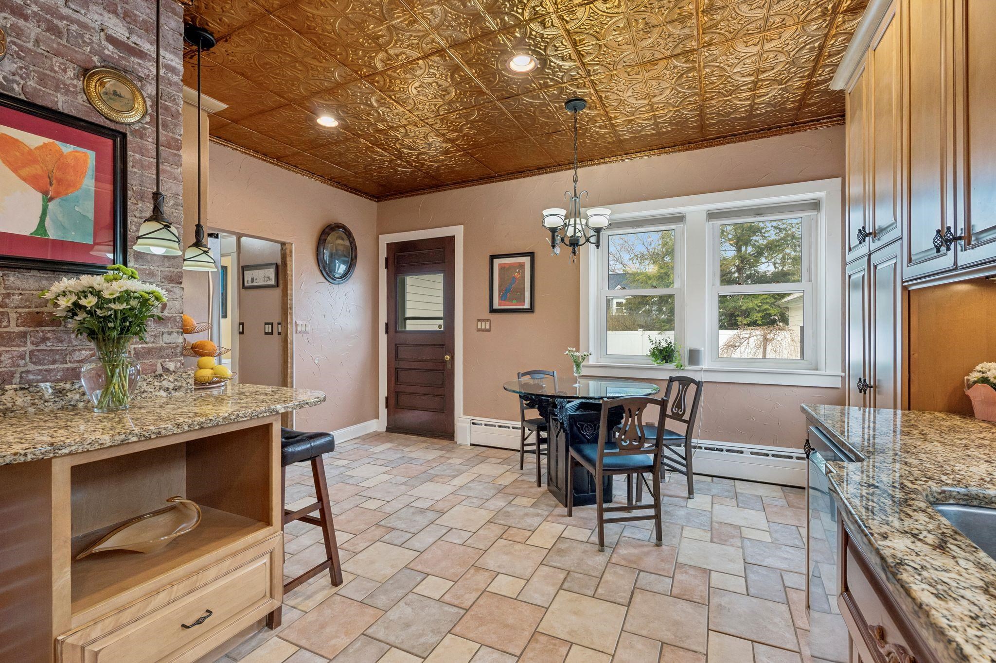 944 Chestnut Street Manchester, NH 03104 - Photo 16 of 49