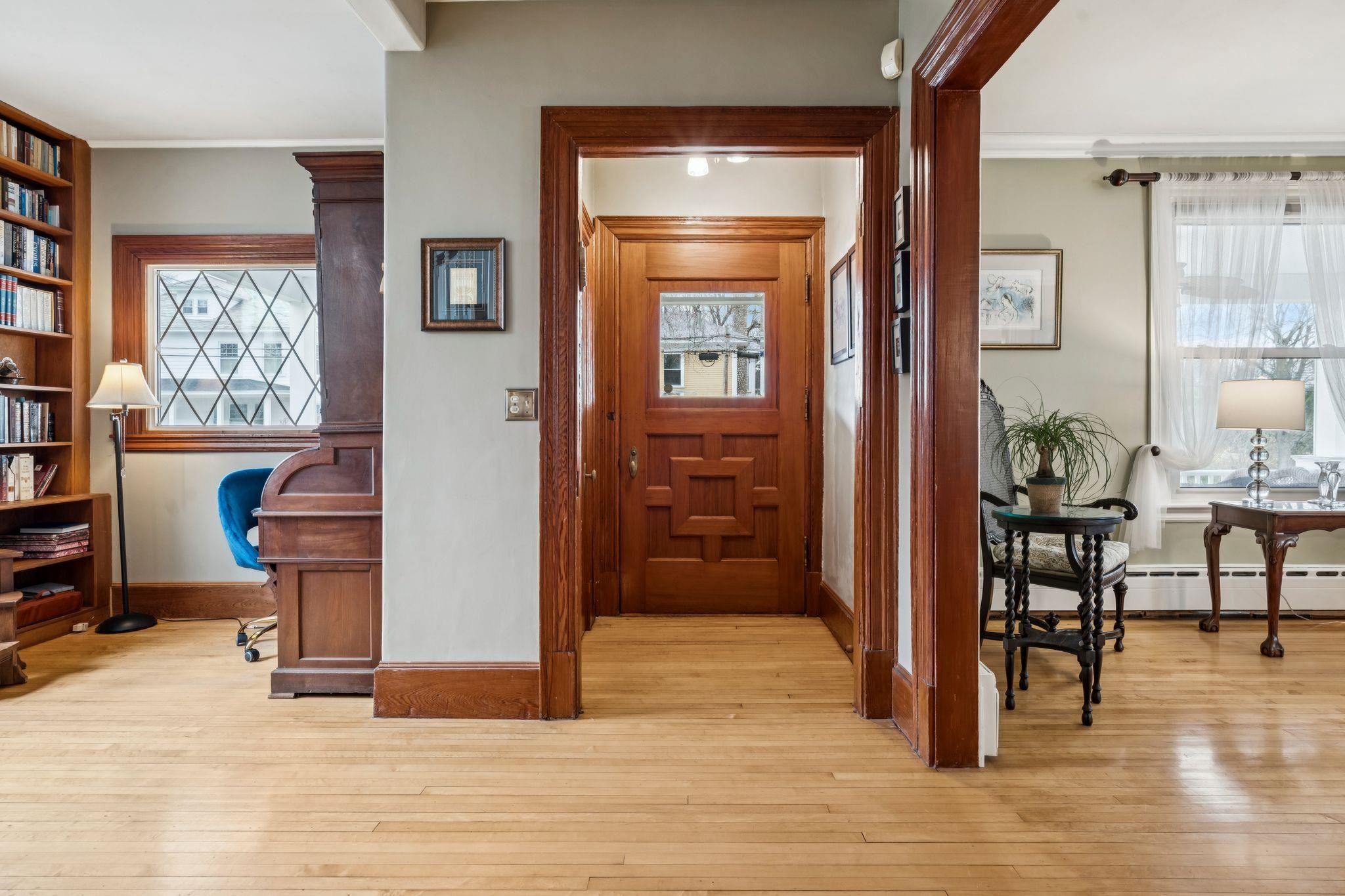 944 Chestnut Street Manchester, NH 03104 - Photo 4 of 49