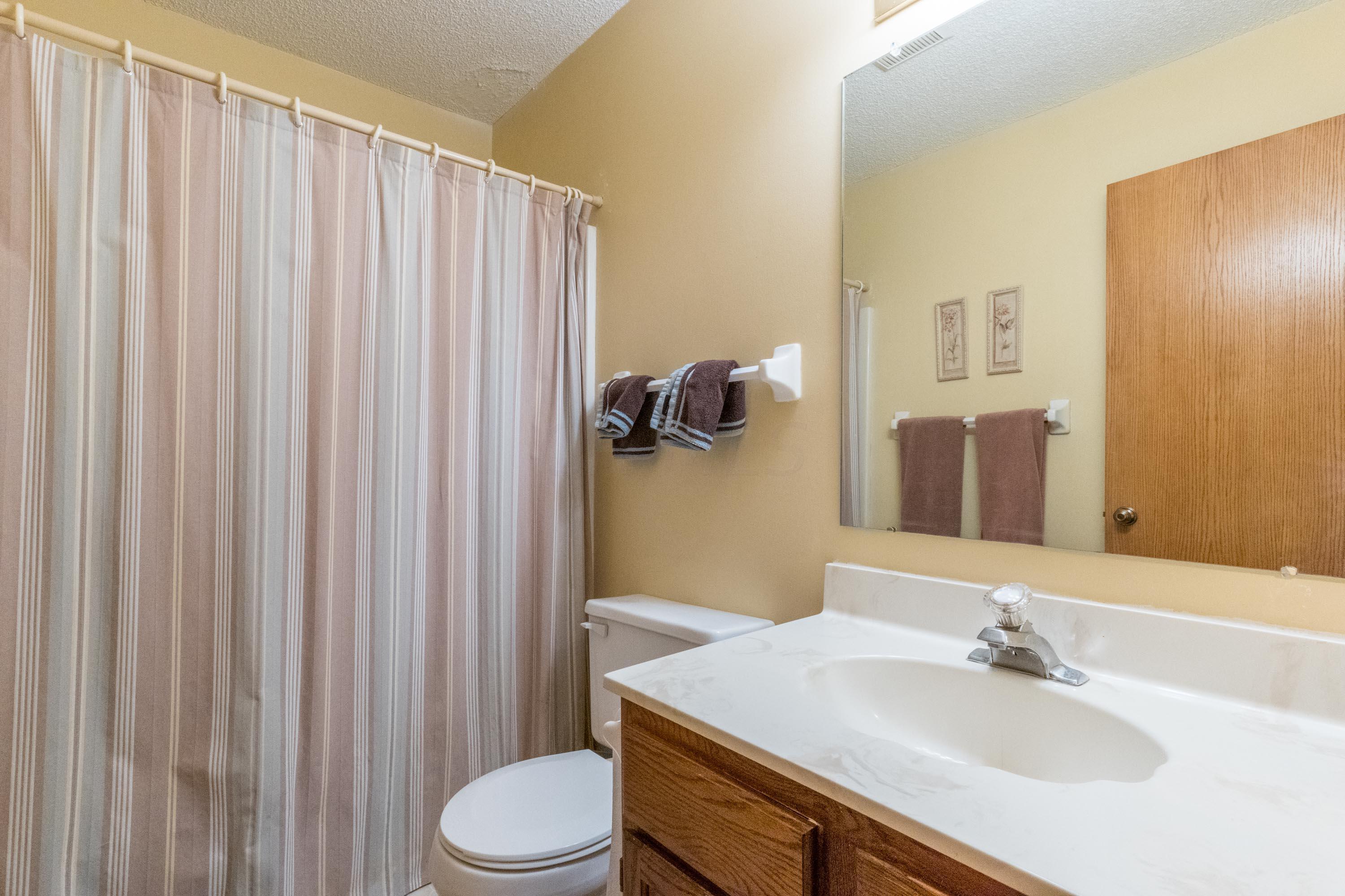 664 Ridenour Road Columbus, OH 43230 - Photo 43 of 77 040P1703866