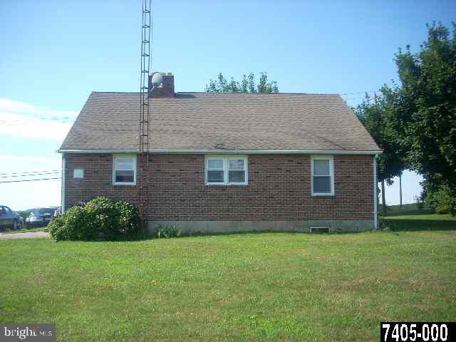 155 Windsor Road York, PA 17402 - Photo 4 of 21 Gallery Image 4