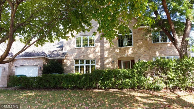 $750,000 | 171 Red Oaks Drive, Vadnais Heights, MN 55127