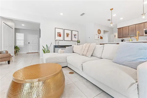 $2,650 | 893 Northwest 252 Drive, Newberry, FL 32669