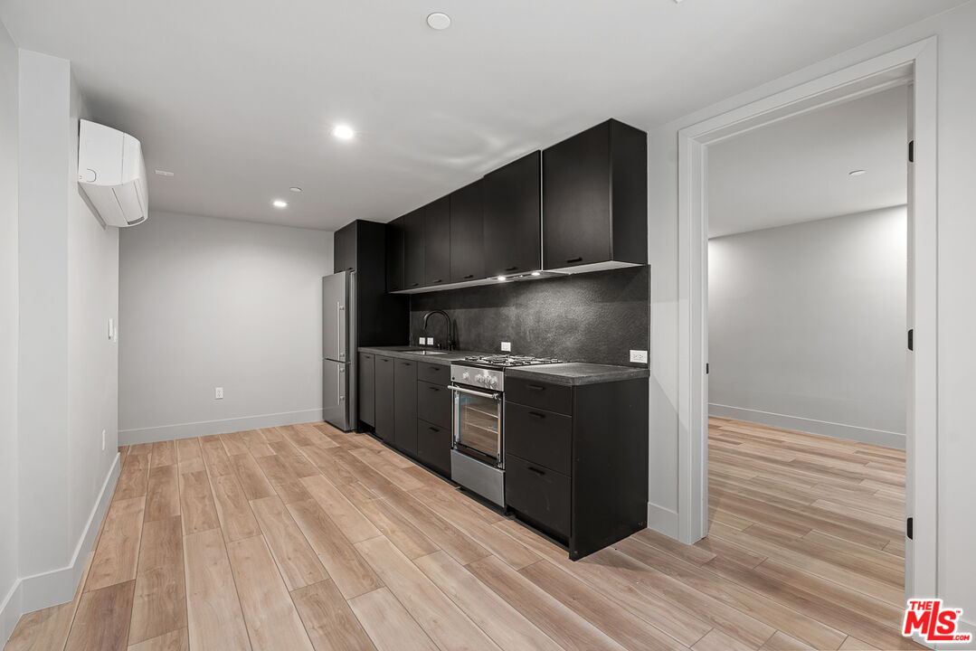 12431 Rochester Avenue, Unit 111 Los Angeles, CA 90025 - Photo 5 of 20
