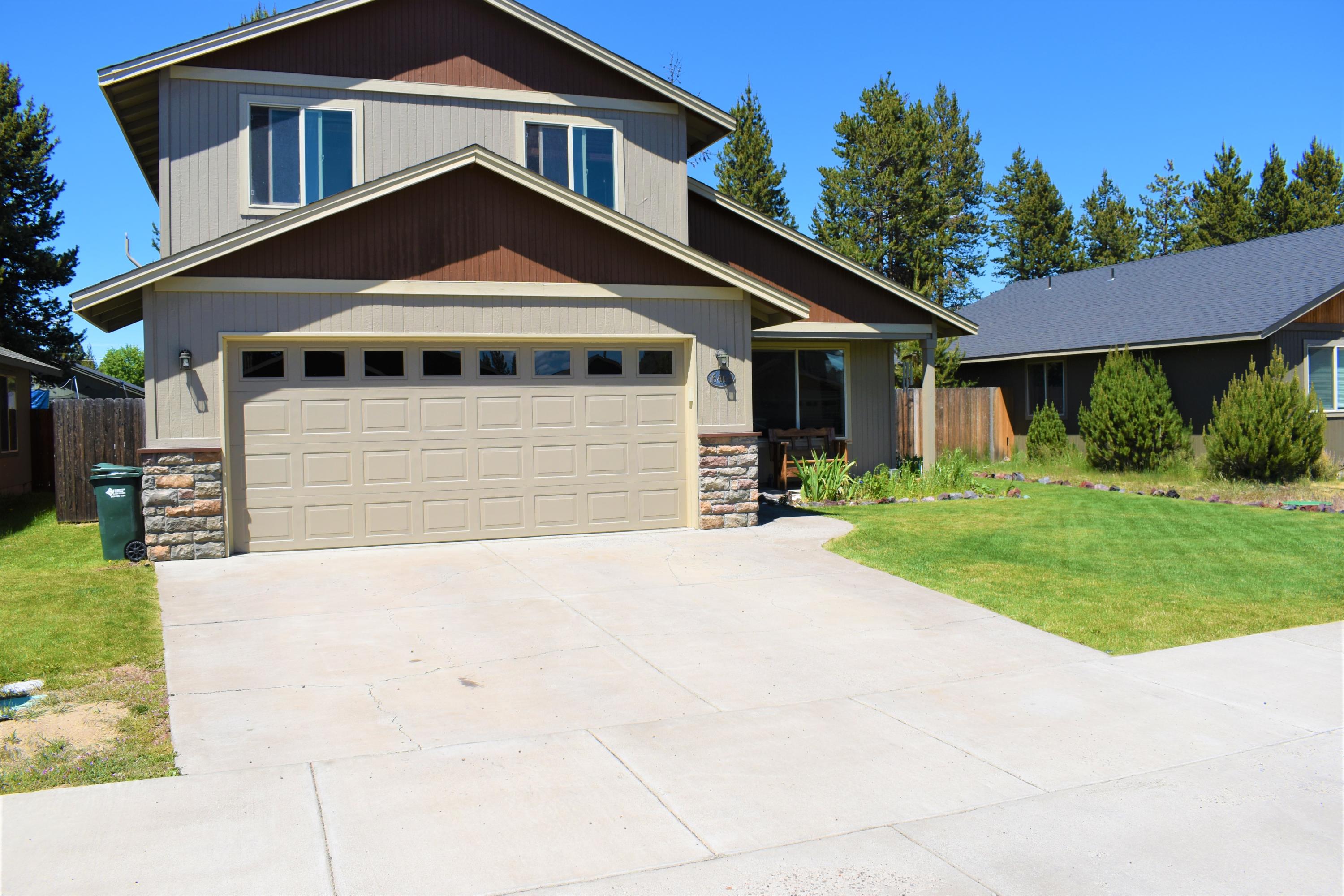 16464 Riley Drive La Pine, OR 97739 - Photo 4 of 43 16464 riley front 32