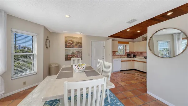 $2,850,000 | 126 Avenida Veneccia, Sarasota, FL 34242