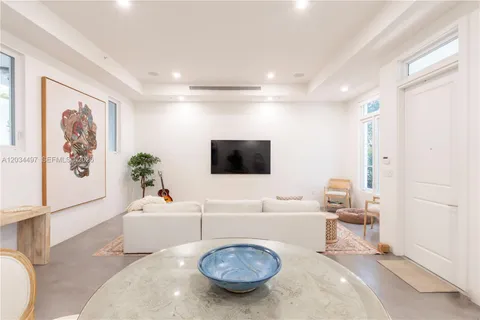 $2,995,000 | 533 Anastasia Avenue, Unit 533, Coral Gables, FL 33134