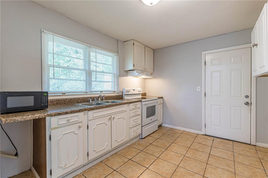350 Brooks Avenue Southwest Atlanta, GA 30310 - Photo 11 of 29