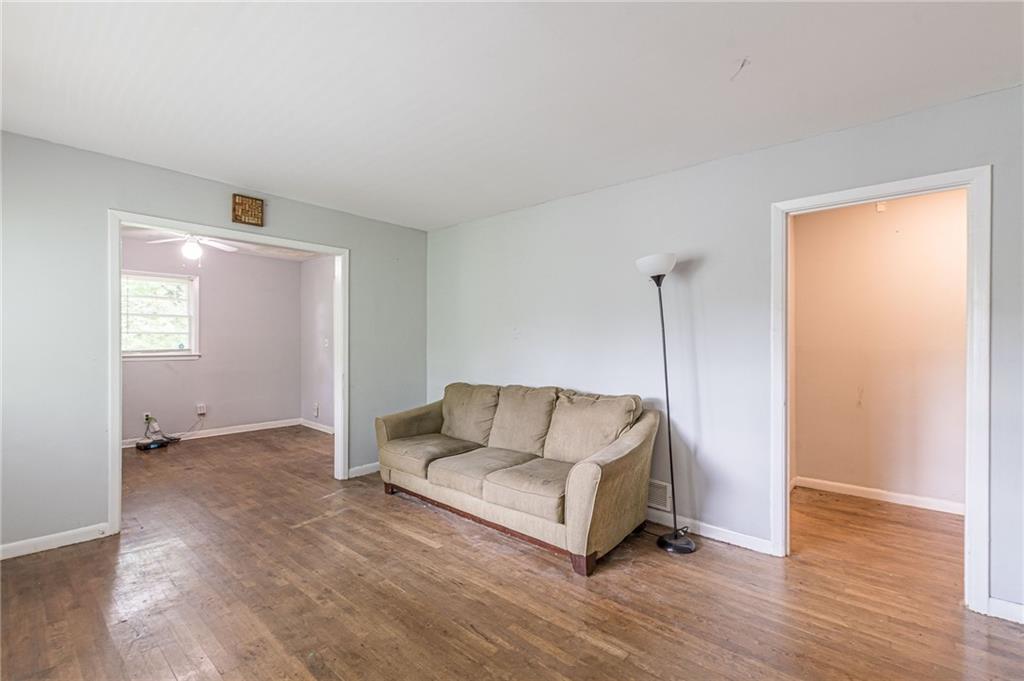 350 Brooks Avenue Southwest Atlanta, GA 30310 - Photo 2 of 29
