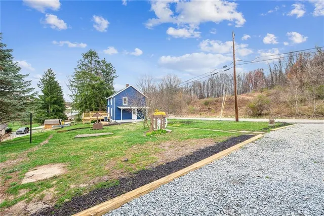 a view of a house with a yard
