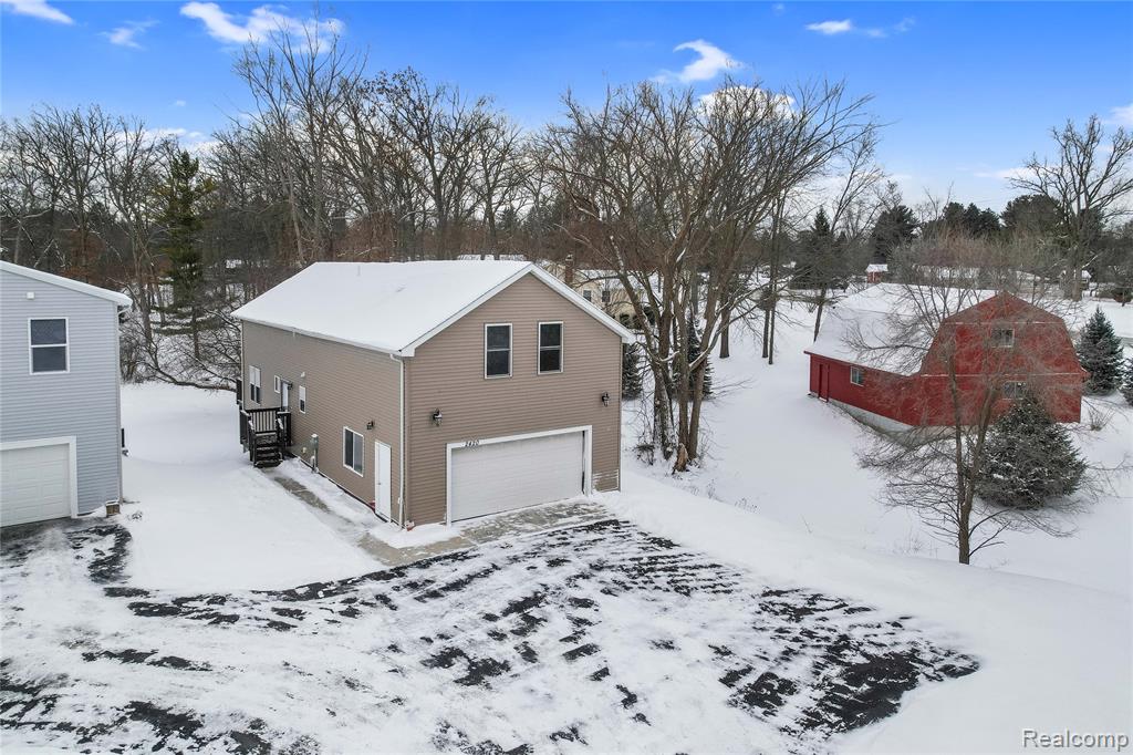 2420 Fisher Road Howell, MI 48855 - Photo 2 of 32 Gallery Image 2