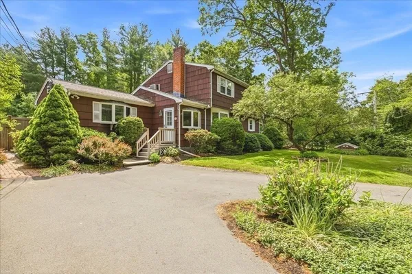 $620,000 | 93 Hudson Street, Halifax, MA 02338