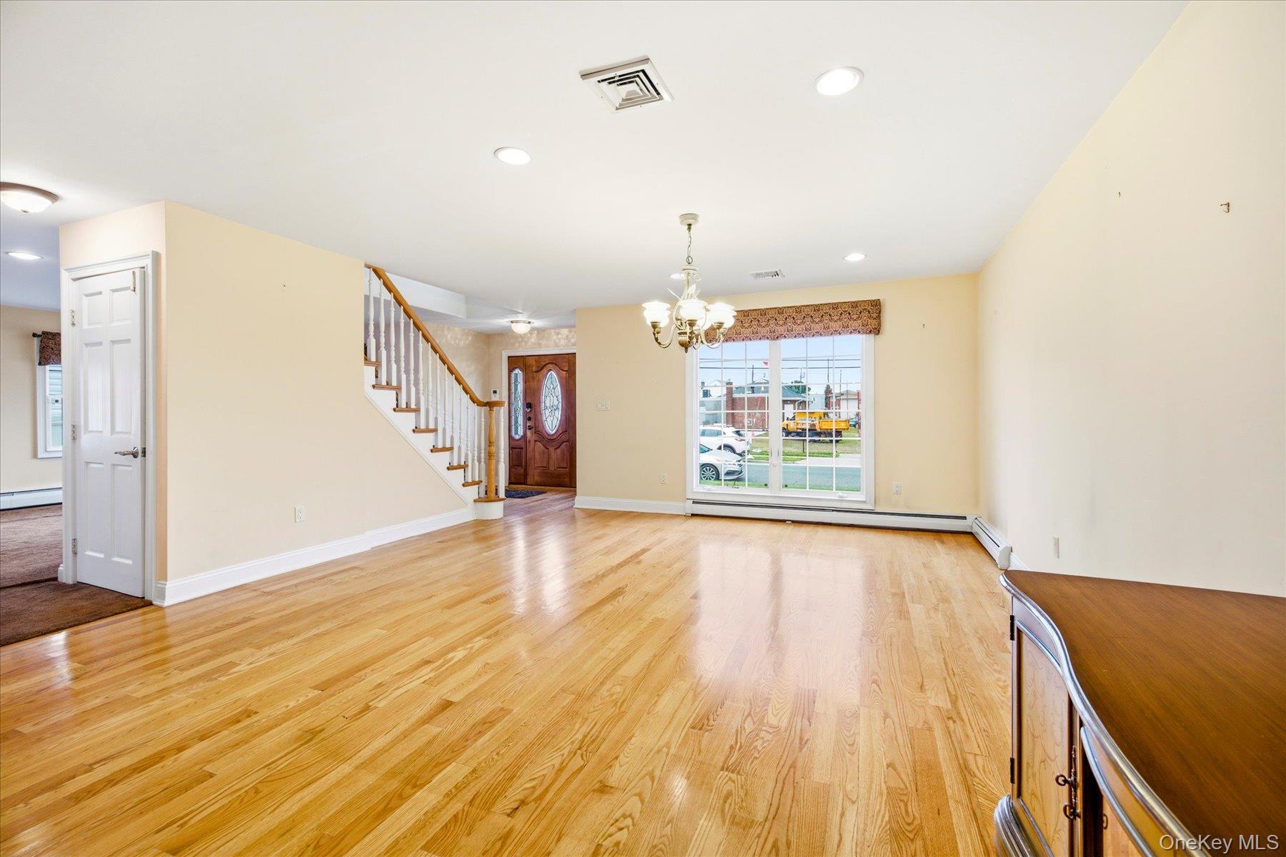 948 Cathedral Road Franklin Square, NY 11010 - Photo 10 of 38