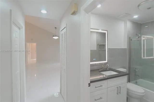 a view of empty room with window