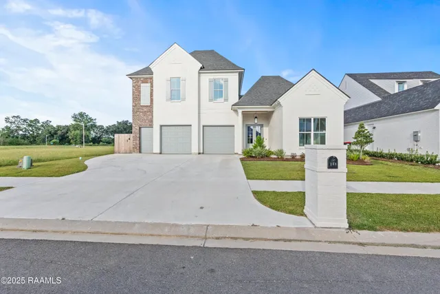 $999,999 | 208 Crossbill Drive, Lafayette, LA 70508