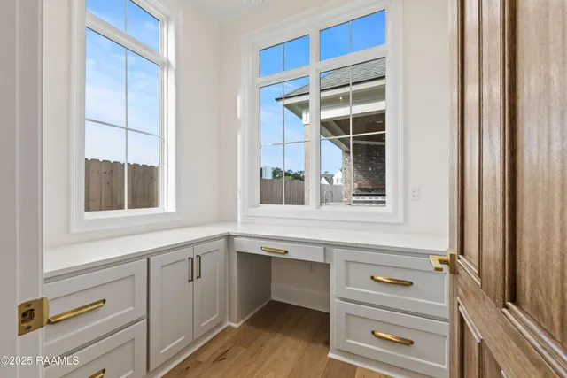 $999,999 | 208 Crossbill Drive, Lafayette, LA 70508